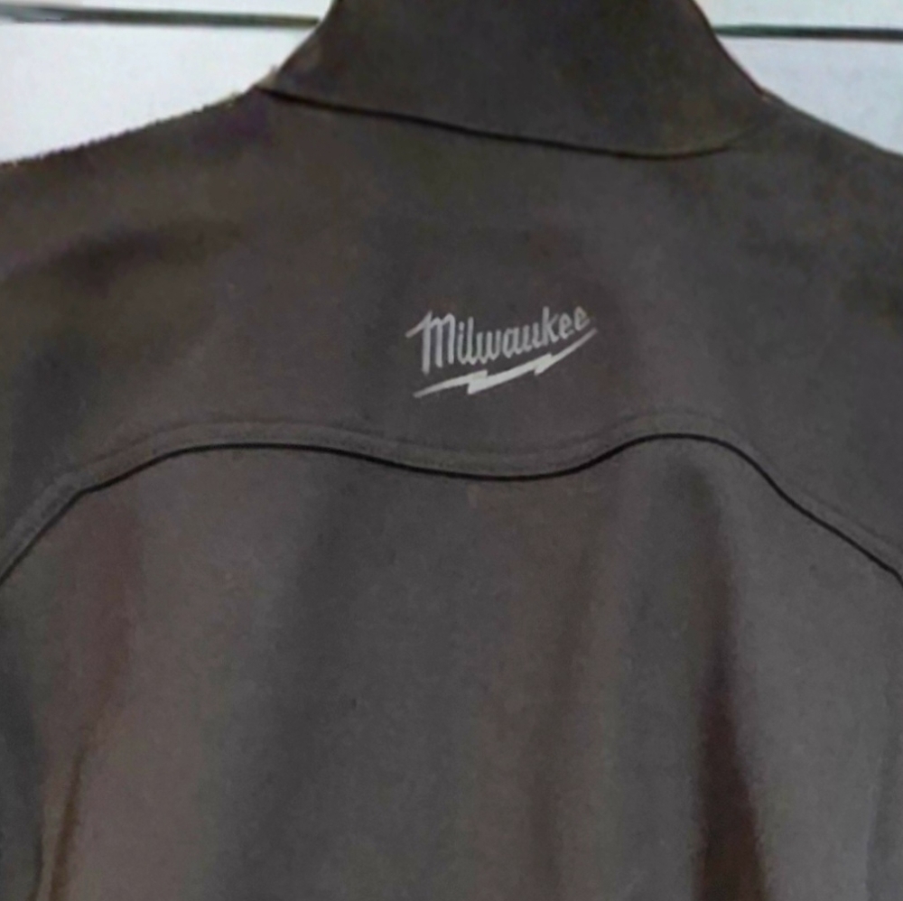 MILWAUKEE M12 HEATED TOUGHSHELL JACKET- MED